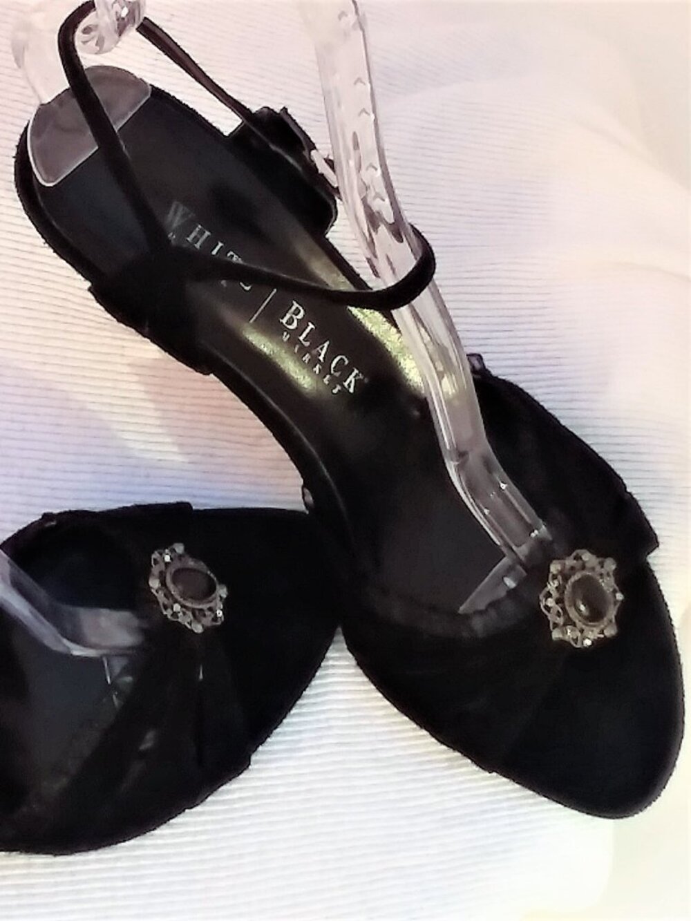 White House Black Market Jewel Women's Sandal Shoes Leather Ruffle Heels Size 8